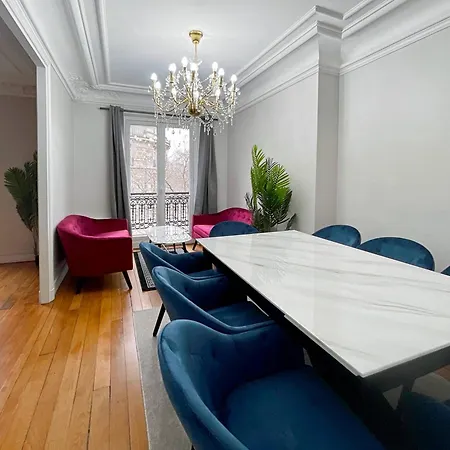 Luxury Flat & Eiffel Tower View Homestay Paris
